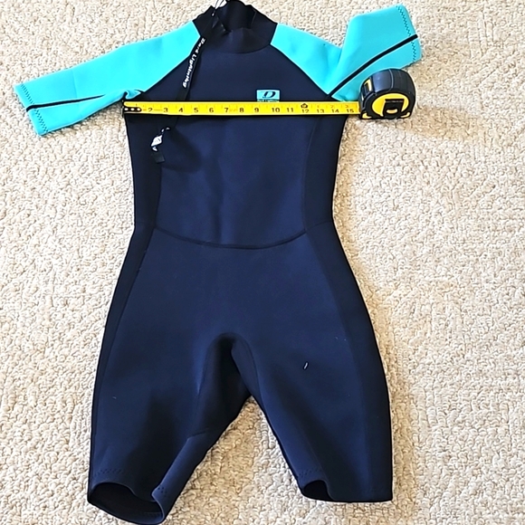 Wet Suit by Black Lighting 90% Neoprene Size 4 Excellent condition - Picture 1 of 5